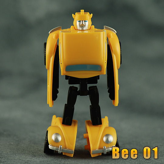 iGear's Bee 01 in robot mode