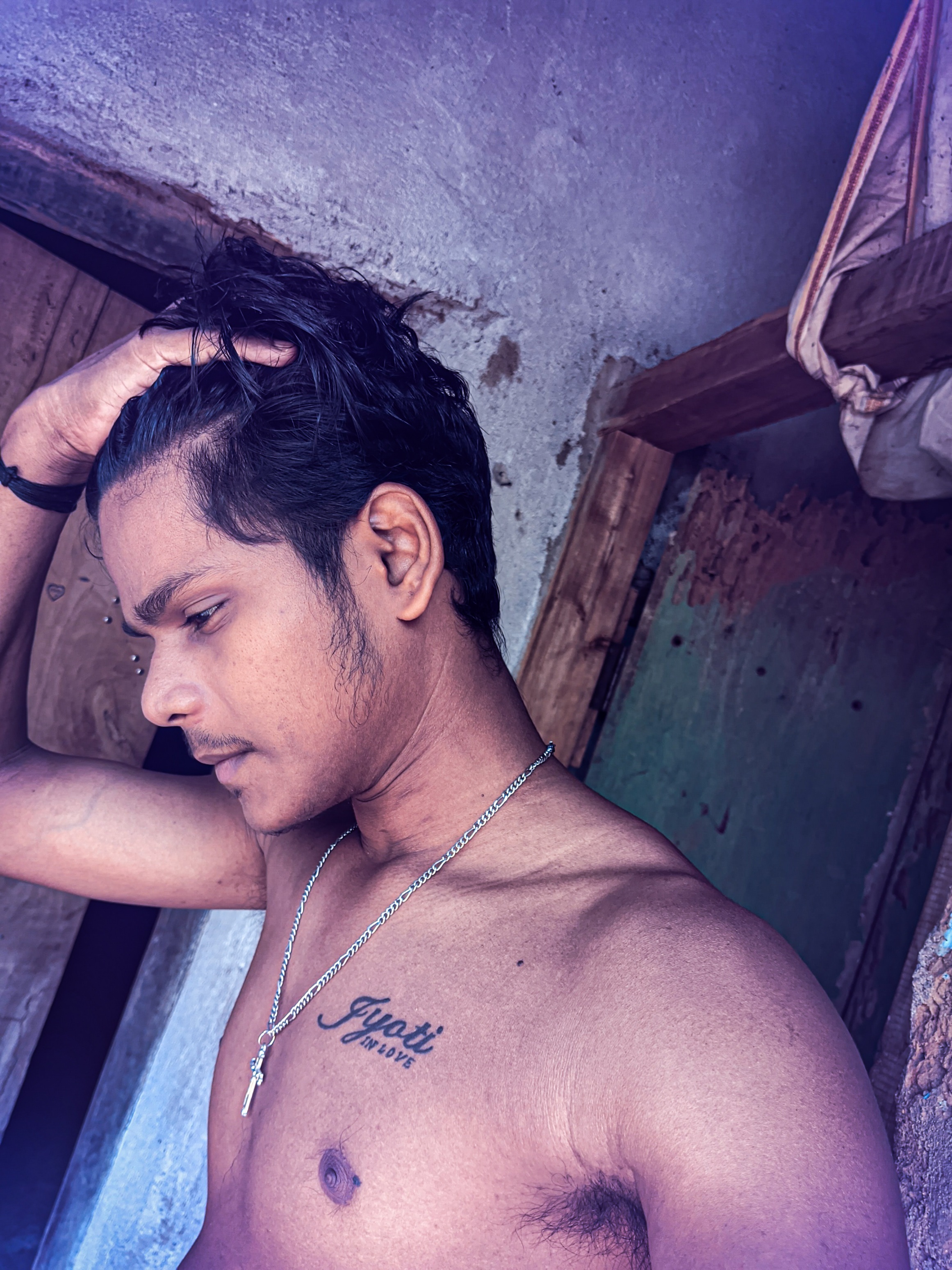Selfie Poses Of Mangu Kumar Sahoo • Normal HD 3.jpg