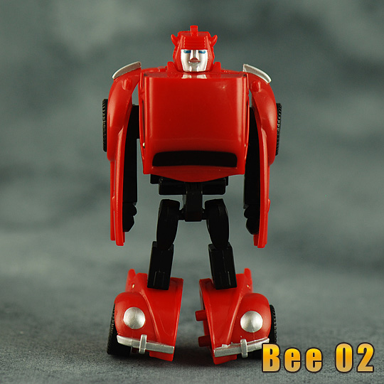 iGear's Bee 02 in robot mode