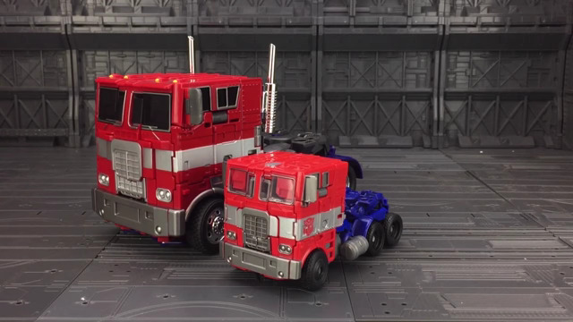 Commander and Age of Extinction Voyager Evasion Mode Optimus Prime in alternate mode