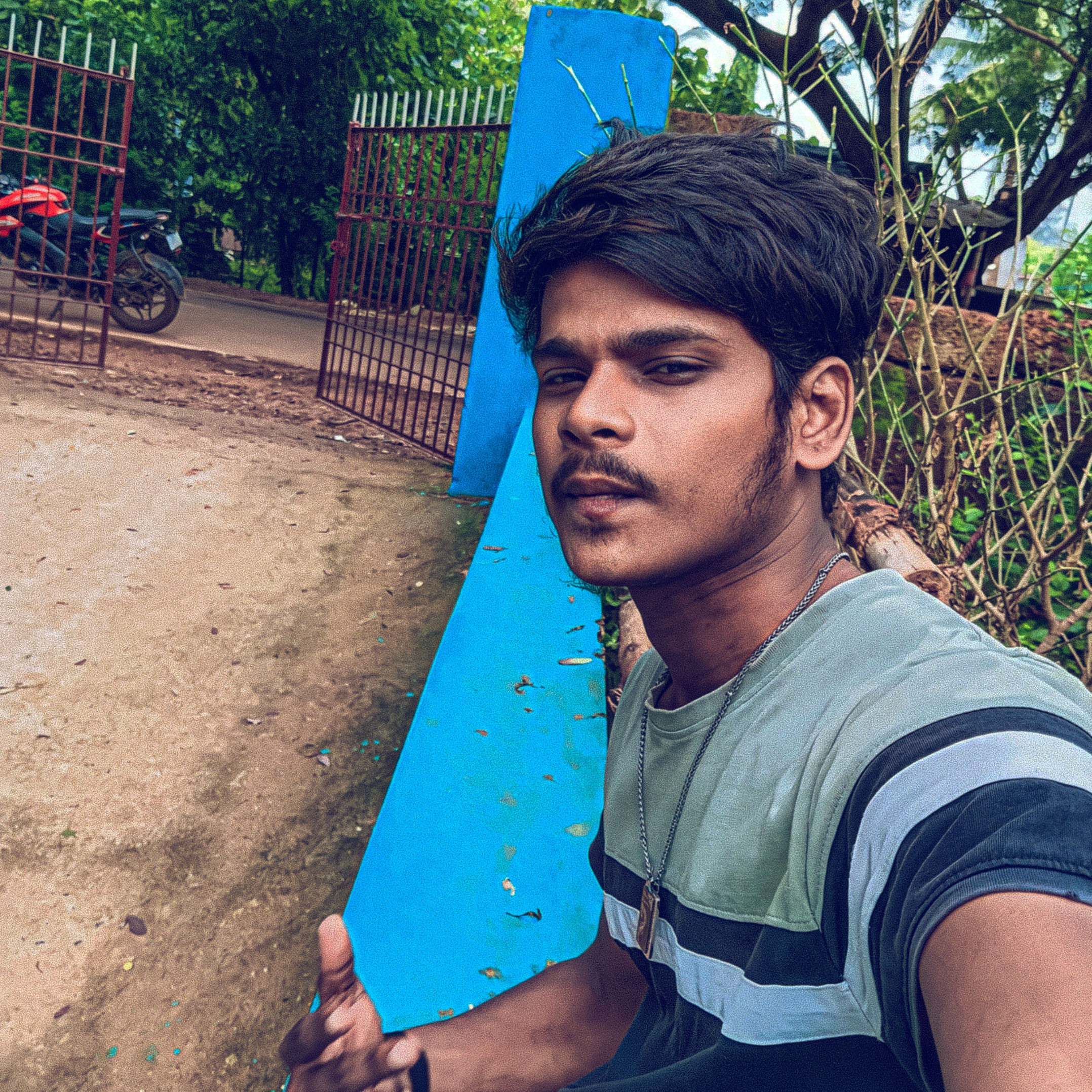 Mangu Kumar Sahoo Selfie in Tangi Odisha Amazon Hub.jpg