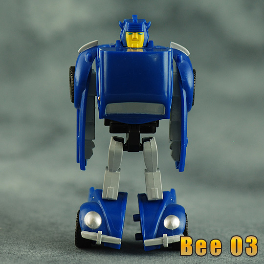 iGear's Bee 03 in robot mode
