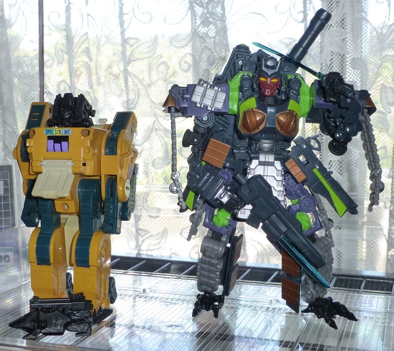 Headrobots Iguana and Ronin at the 2013 Captured Prey Third Party